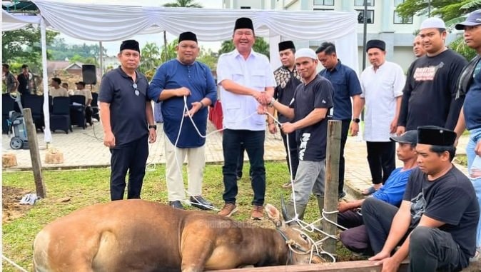Sekretariat DPRD Kaltim Sembelih 7 Sapi Kurban di Hari Raya Iduladha 1446 H
