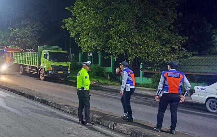 Puluhan Truk Solar Parkir Liar di KM 3 Bontang Ditertibkan