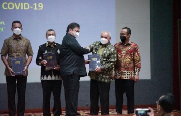 Buku Laporan Vaksinasi Covid-19 Diluncurkan