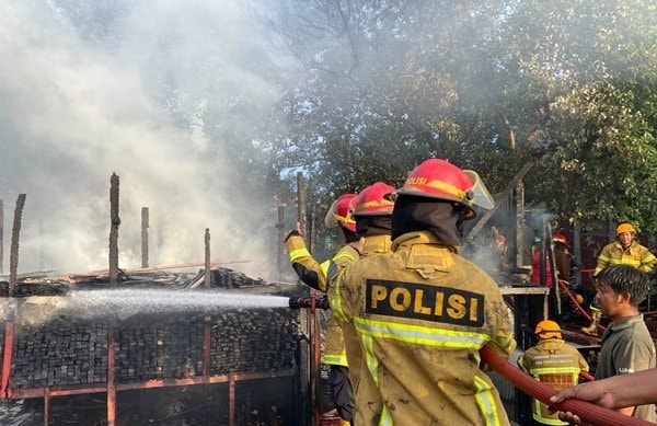 Balikpapan Kembali Diuji Api: Satu Terluka, Satu Pabrik Hangus
