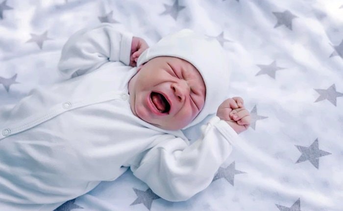 STOP! Jangan Cium Bayi saat Lebaran Sebelum Baca Peringatan Dokter Ini