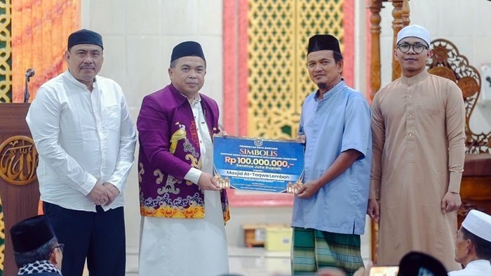 Safari Ramadan di Masjid At Taqwa, Pemkot Bontang Serahkan Bantuan Rp100 Juta
