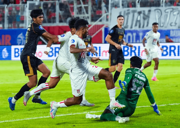 Yance Sayuri Hattrick, Malut United Cukur PSIS 5-1 Meski Bermain 10 Orang