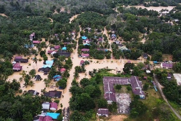 Air Naik Sampai 2 Meter, Desa Bukit Subur Kaltim Lumpuh Total Akibat Banjir, Ratusan Orang Dievakuasi