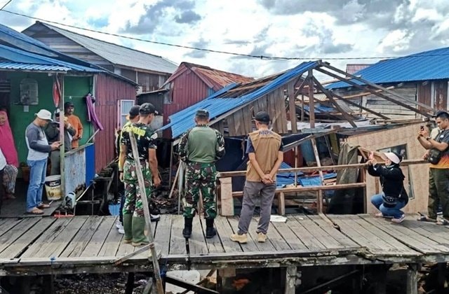 Detik-Detik Rumah di Atas Laut Bontang Roboh Tengah Malam, Cucu Korban Nyaris Tertimpa