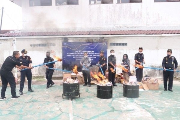 Bea Cukai Balikpapan Tindak 400 Ribu Batang Rokok dengan Cukai Palsu
