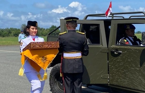 Dikawal Mobil Taktis Maung, Duplikat Bendera Pusaka dan Teks Proklamasi Tiba di Balikpapan