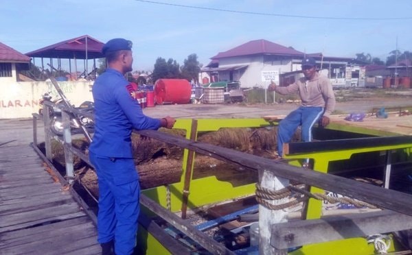 Sat Polairud Polres Bontang Edukasi Keselamatan Nelayan dan Kebersihan Laut