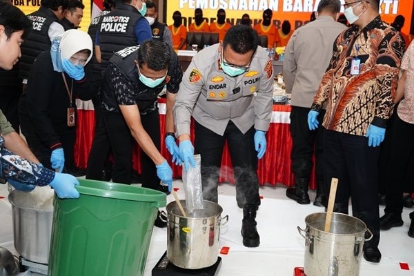 40 Kg Sabu Dimusnahkan Polda Kaltim, 8 Tersangka Terancam Hukuman Mati