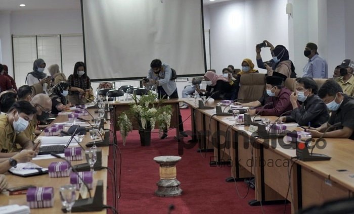 Di-PHK Sepihak, Puluhan Cleaning Service Ngadu ke Dewan