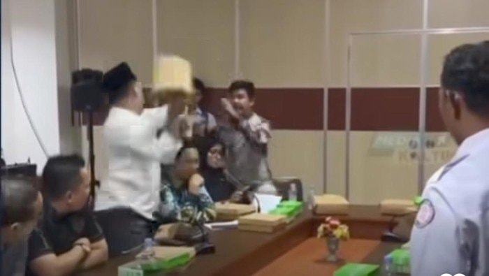 Tak Digaji Berbulan-Bulan, Pekerja Teras Samarinda Terpaksa Tinggal di Gudang