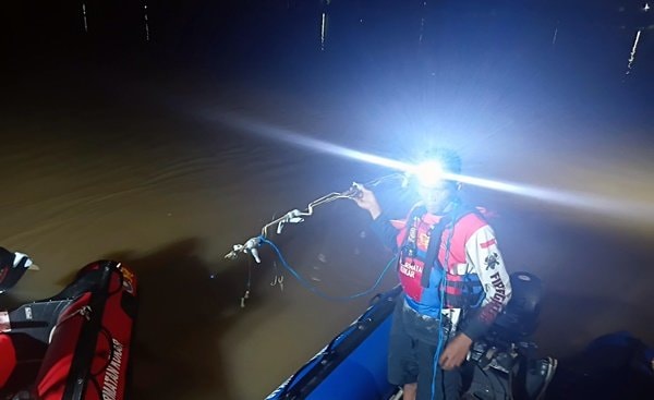 Demi Selamatkan Kostum Terjatuh di Sungai, Badut Jalanan di Tenggarong Kukar Kehilangan Nyawa
