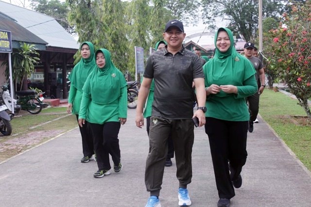 Hangat dan Penuh Semangat, Kodim 0908/Bontang Gelar Olahraga Bersama Babinsa dan Istri