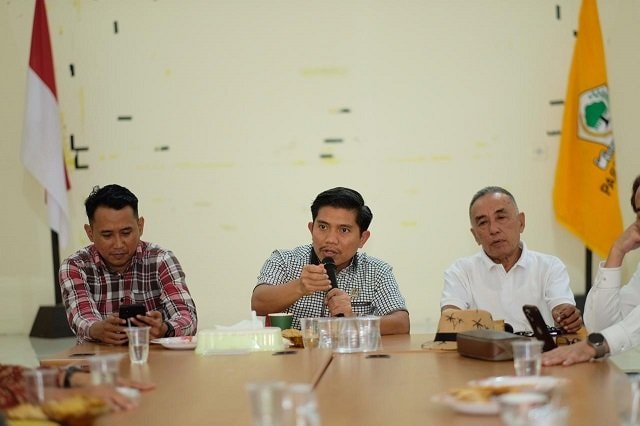Neni-Agus jadi Pendaftar Pertama di Pilkada Bontang, Diiringi Ribuan Massa dan Tarian Reog