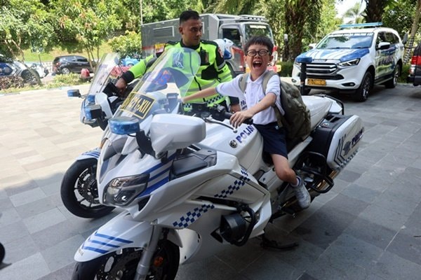 Murid SD Bina Bangsa Balikpapan Kunjungi Polda Kaltim lewat Program Polisi Sahabat Anak