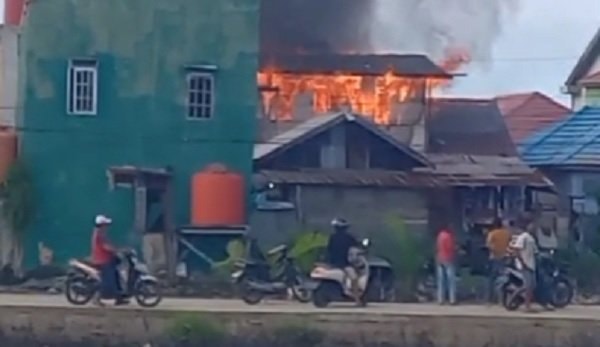 Kebakaran di Bontang, Lompat dari Lantai 2 demi Selamatkan Anak