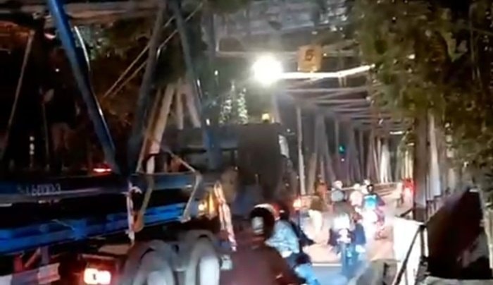 Ambulans Nyaris Celaka Gara-Gara Truk ODOL di Samarinda