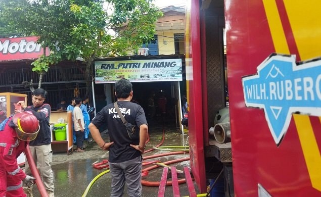 Rumah Makan Khas Padang Samping SMAN 1 Bontang Nyaris Ludes, Dugaan Penyebabnya Ada Dua Versi