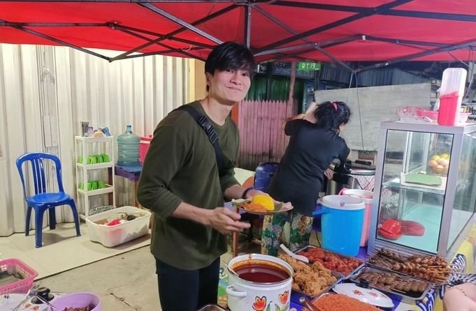 Warga Net Heboh, Penjual Nasi Kuning asal Samarinda Mirip Oppa Korea