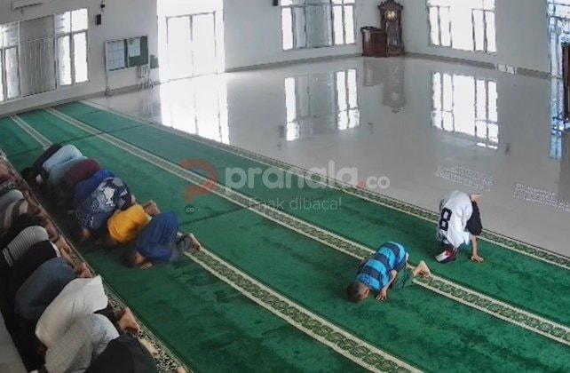 Khawatir Bikin Cedera, Anak-Anak Bontang Mulai Meniru “Sujud Freestyle” hingga di Masjid
