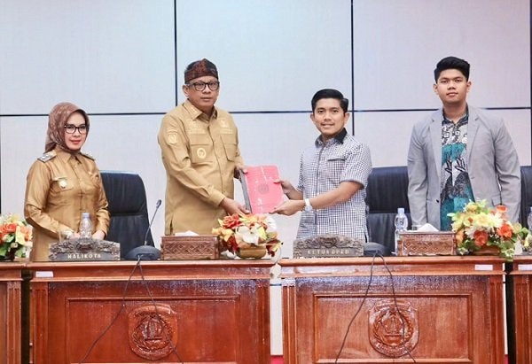 Pandangan Umum Fraksi DPRD Soal Dua Raperda Inisiatif Pemkot Dijawab Wali Kota Bontang
