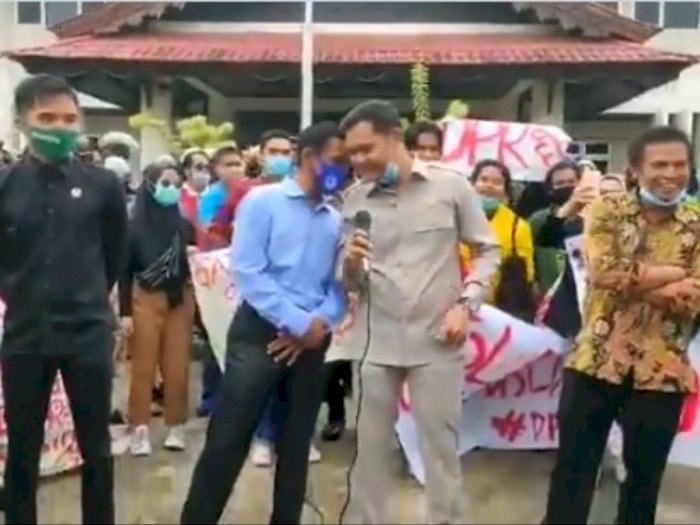 VIDEO: Ketua DPRD Paser, Kaltim Lupa Sila Keempat Pancasila, Disoraki Pendemo