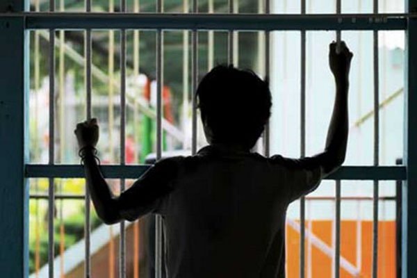 Delapan Polisi Dijebloskan ke Penjara karena Lindungi Pengereyok Perempuan di Restoran