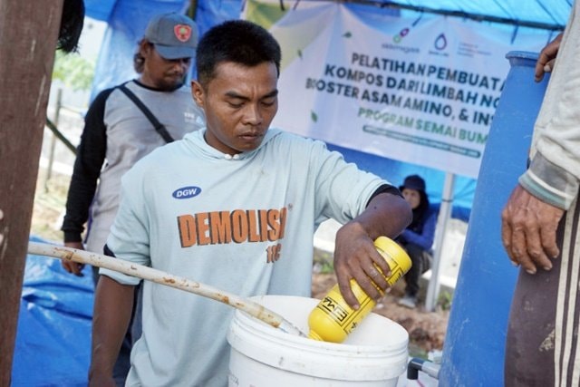 Keren! Petani Bontang Binaan Badak LNG Kini Bisa Racik Pupuk Mahal dari Bahan Sisa