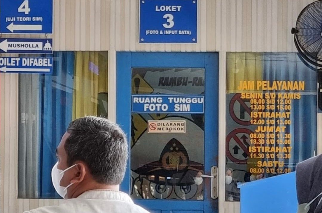 Meski Ada Aplikasi Online, Warga Bontang Tetap Urus SIM ke Kantor Polres Bontang