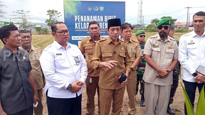 Ketahanan Pangan Nasional, Rutan Pangkep Tanam 200 Bibit Kelapa di Lahan Pesantren