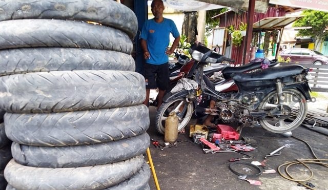 Jasa Ukir Ban Rizky Jaya; Sulap Ban 'Gundul' Masih Layak Dipakai