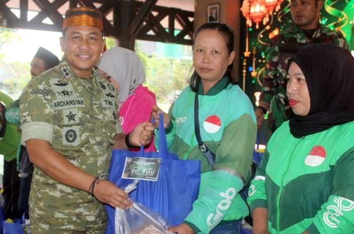 Dandim 0908/Bontang Berbagi dengan Ojol, Ratusan Pengemudi Ikut Buka Puasa Bersama