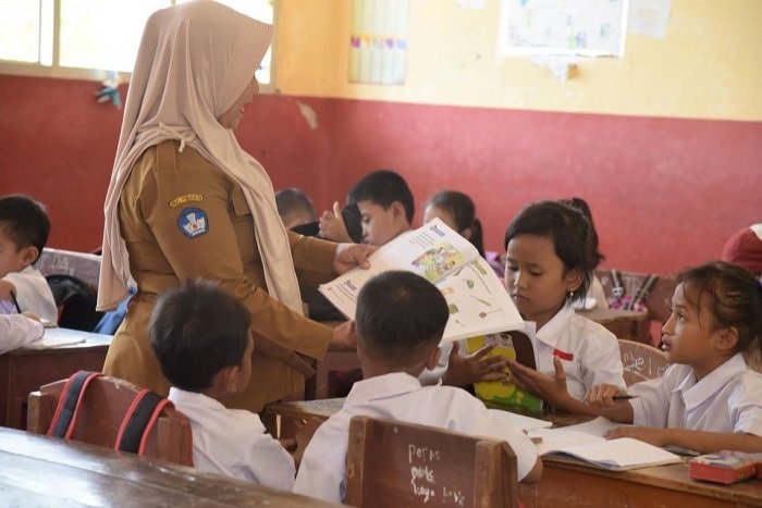 Gaji Guru ASN Naik 100 Persen, Tunjangan Honorer Rp 2 Juta Mulai 2025