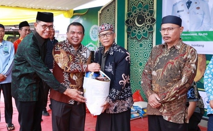 1.300 Paket Sembako untuk Guru Ngaji di Bontang