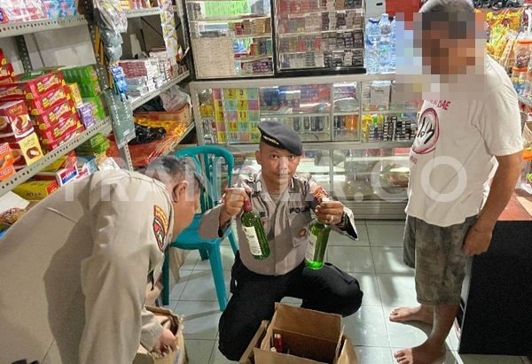 Jelang Ramadan, Polres Bontang Sita 62 Botol Miras Ilegal dari Dua Toko