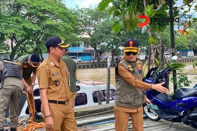 Bandel Tak Mau Pindah, Lapak Pencucian Boks Ikan di Samarinda Akhirnya Digusur Satpol PP