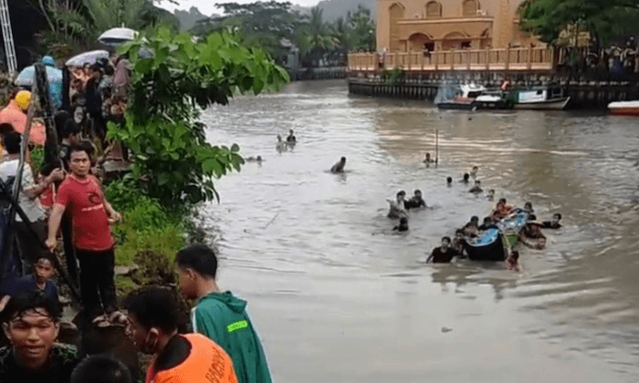 Dua Bocah Tewas Tenggelam di Sungai Karang Mumus