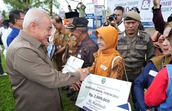 Gubernur Kaltim 'Pamerkan' Beasiswa Kaltim Tuntas di Kutai Kartanegara