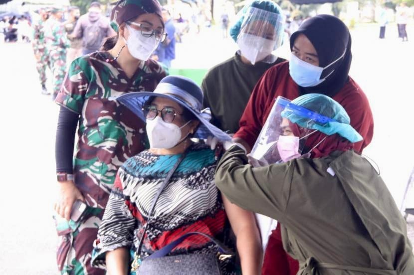 Vaksinasi Lansia Dosis Pertama Kaltim Capai 74,92 Persen