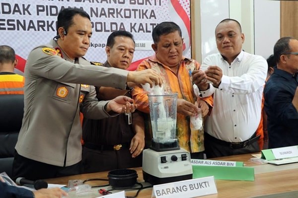 Polda Kaltim Musnahkan 488,9 Gram Sabu dan 154 Butir Ekstasi, Enam Tersangka Diamankan