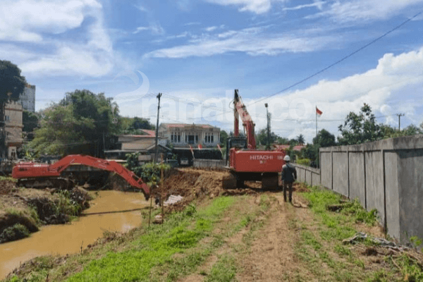 Luapan Air Sungai di Bontang Ganggu Penurapan