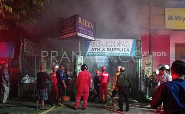 Terdengar Ledakan sebelum Kobaran Api Melahap Toko Percetakan UD Reiza Bontang