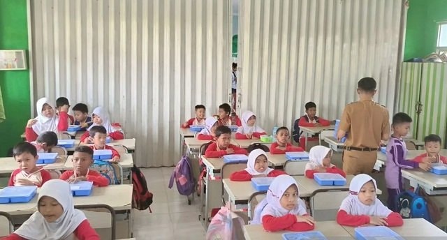 Program Makan Bergizi Gratis Dimulai di SDN 004 Samarinda Utara, Berikut Penampakan Menunya