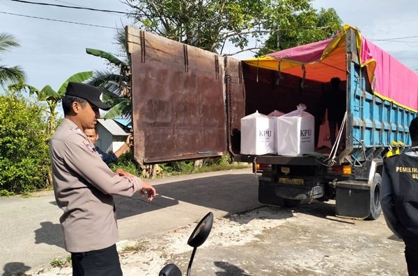 Polres Bontang Pastikan Distribusi Logistik PSU di Muara Badak Kukar Lancar dan Aman