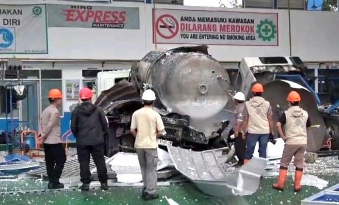 Truk Tangki Samator Meledak di Bengkel Hino Balikpapan, Polisi Selidiki Penyebabnya