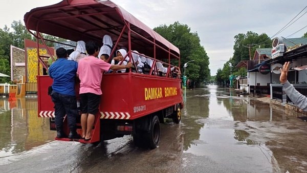 Sitti Yara: Anak-anak Bontang Berhak Belajar Tanpa Ancaman Banjir Rob