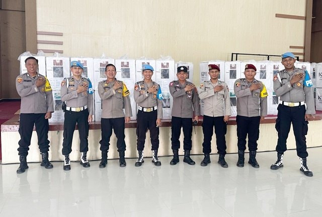 Polisi Kawal 84 Kotak Suara di PPK Kecamatan Bontang Barat