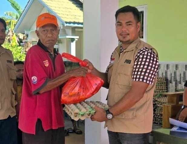 IPBBB Bagikan 100 Paket Sembako untuk Warga Muslim di Kanaan Bontang