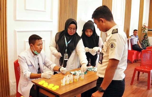 Perangi Narkoba, Petugas dan Warga Binaan Rutan Pangkep Jalani Tes Urine