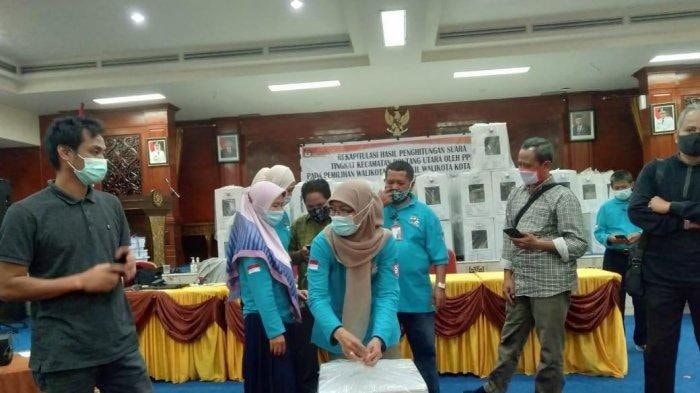 Rekapitulasi Tiga Kecamatan Selesai, Basri-Najirah Unggul 4.372 Suara dari Neni-Joni